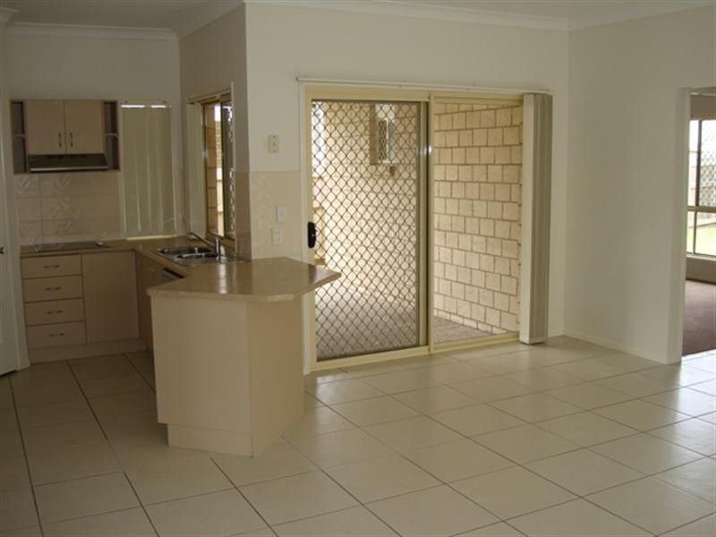 69 Summerhill Dr, Morayfield QLD 4506