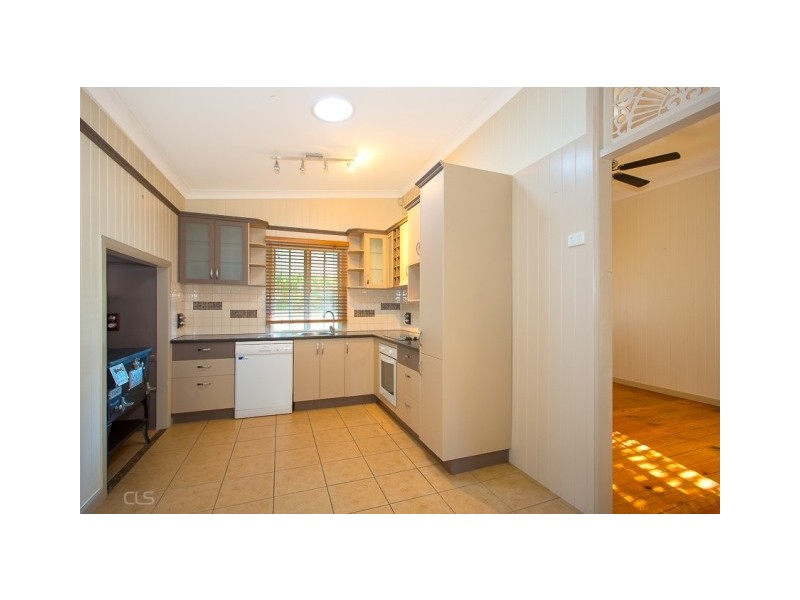 4 Moreton Tce, Beachmere QLD 4510