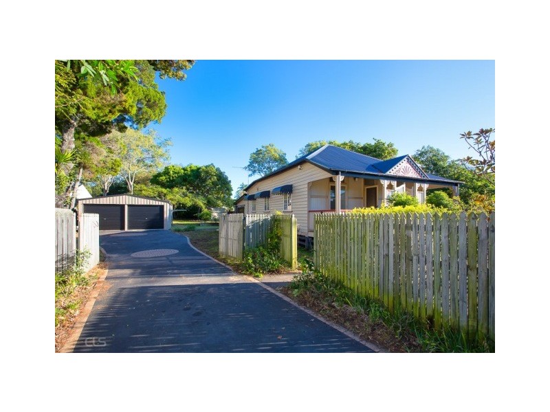 4 Moreton Tce, Beachmere QLD 4510