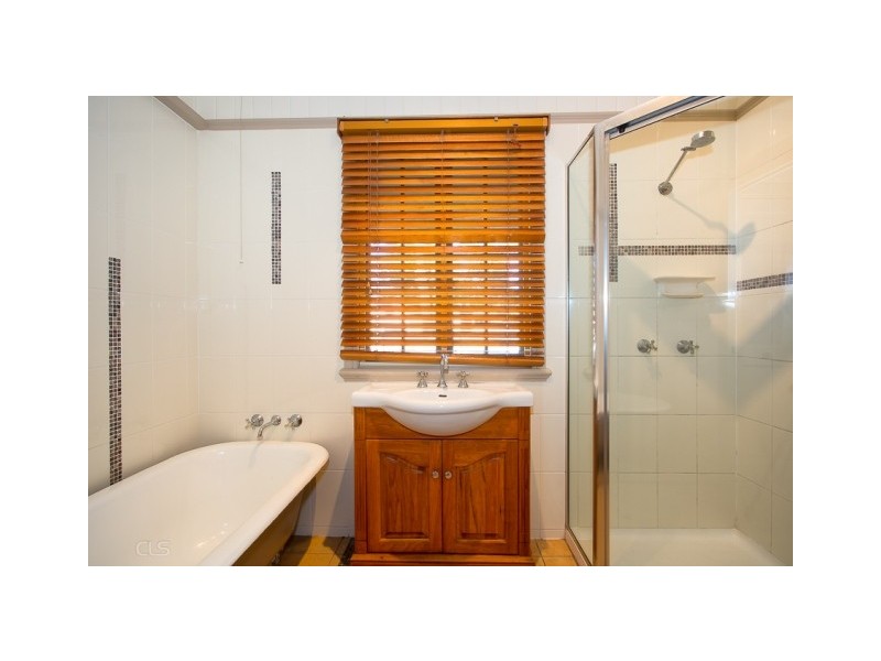 4 Moreton Tce, Beachmere QLD 4510