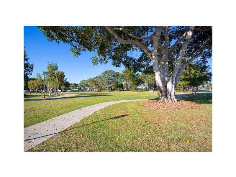 4 Moreton Tce, Beachmere QLD 4510