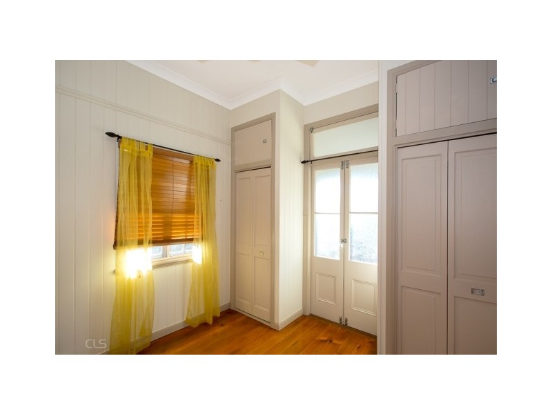 4 Moreton Tce, Beachmere QLD 4510