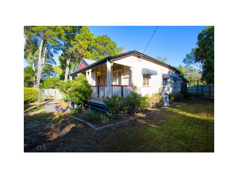 4 Moreton Tce, Beachmere QLD 4510