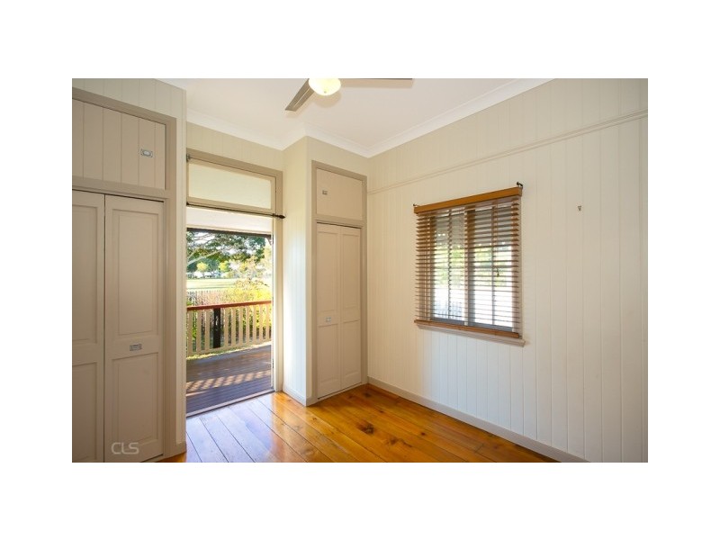 4 Moreton Tce, Beachmere QLD 4510