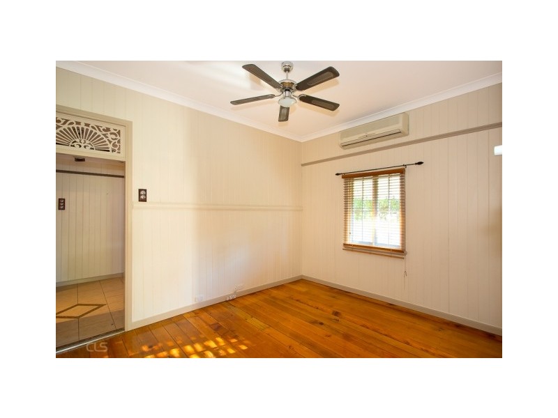 4 Moreton Tce, Beachmere QLD 4510