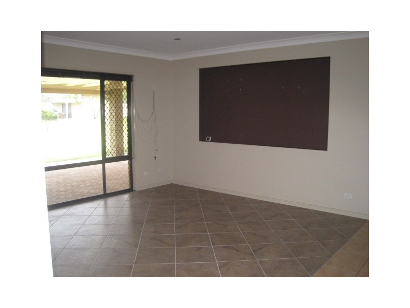 42 Peters Dr, Caboolture QLD 4510