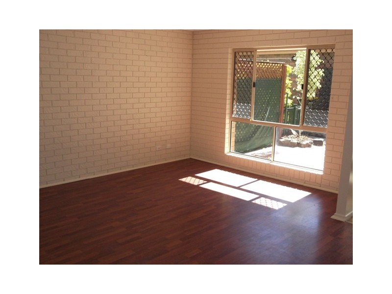 2/74 Lower King St, Caboolture QLD 4510