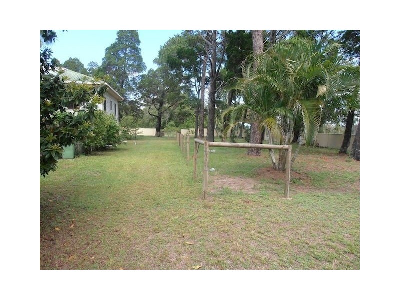 696 Beachmere Road, Beachmere QLD 4510