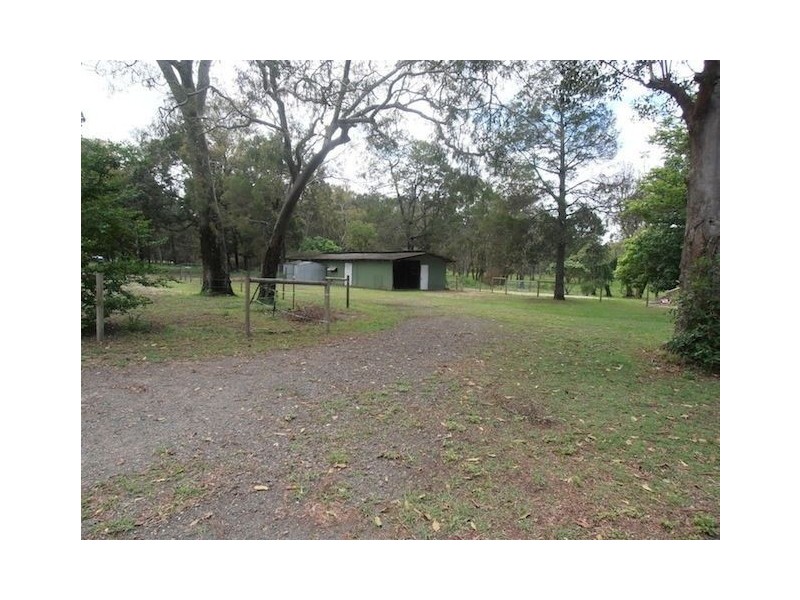 696 Beachmere Road, Beachmere QLD 4510