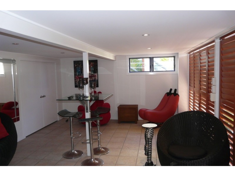 42 Wynnum Road, Norman Park QLD 4170