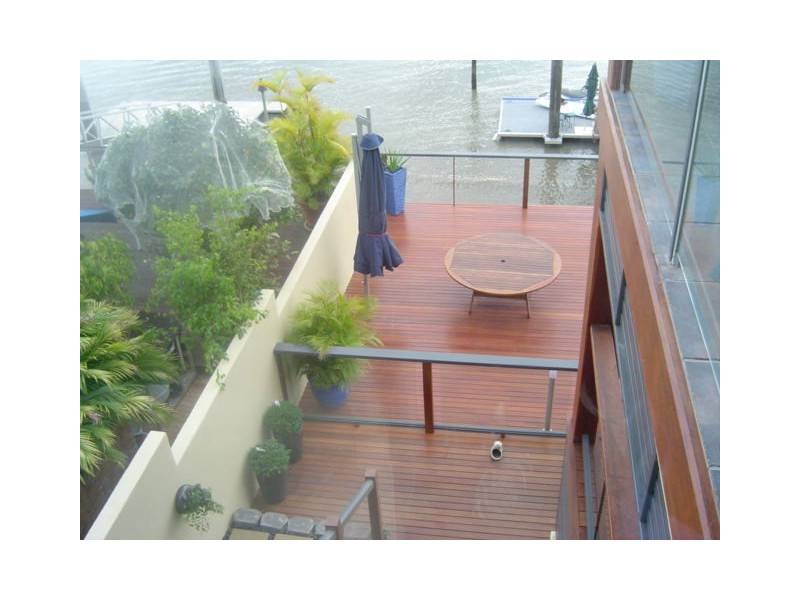 42 Wynnum Road, Norman Park QLD 4170