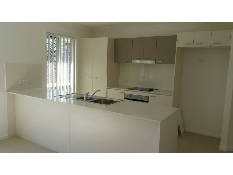 35 Pinegrove St, Morayfield QLD 4506