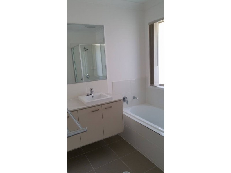 35 Pinegrove St, Morayfield QLD 4506