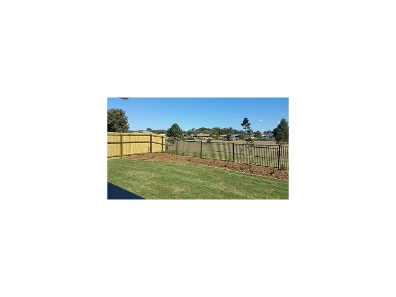 35 Pinegrove St, Morayfield QLD 4506