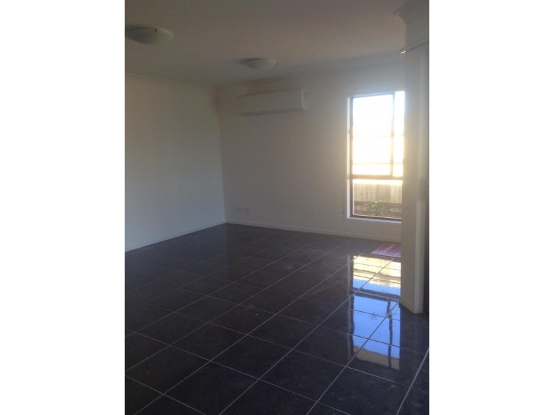 33 Pinegrove St, Morayfield QLD 4506