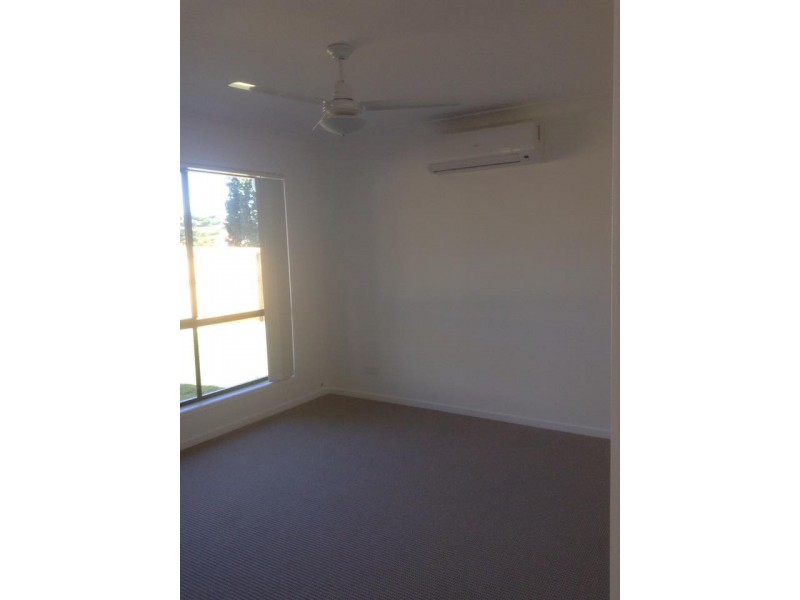 33 Pinegrove St, Morayfield QLD 4506