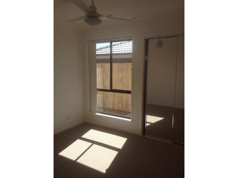 33 Pinegrove St, Morayfield QLD 4506