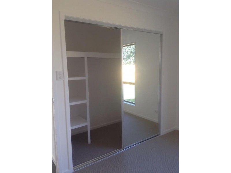 33 Pinegrove St, Morayfield QLD 4506