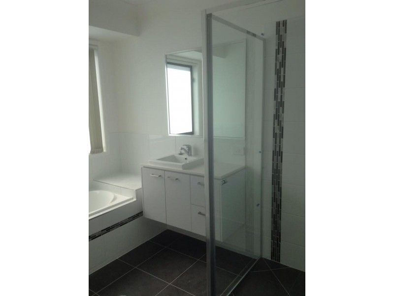 33 Pinegrove St, Morayfield QLD 4506