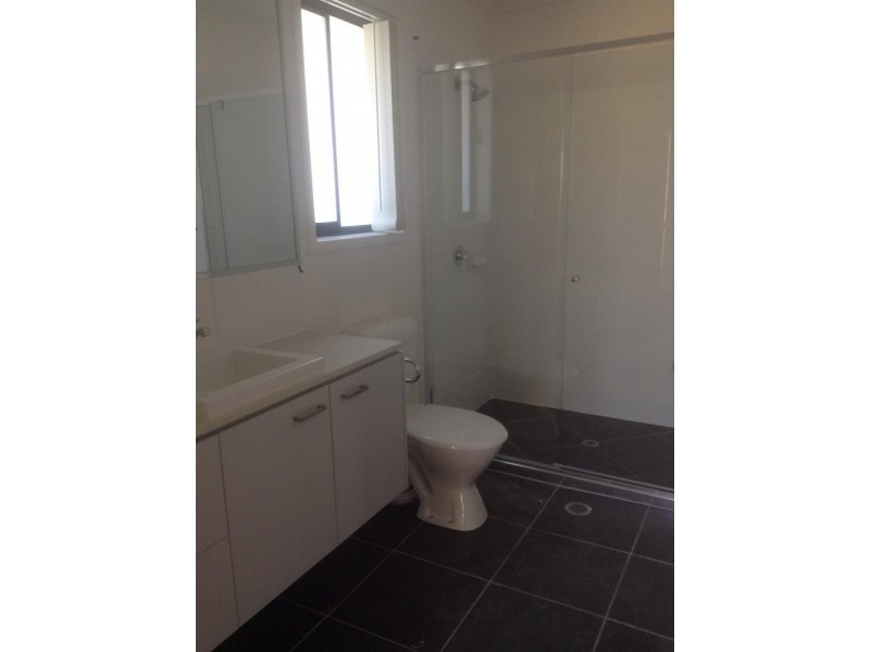 33 Pinegrove St, Morayfield QLD 4506