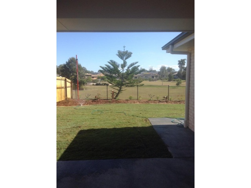 33 Pinegrove St, Morayfield QLD 4506