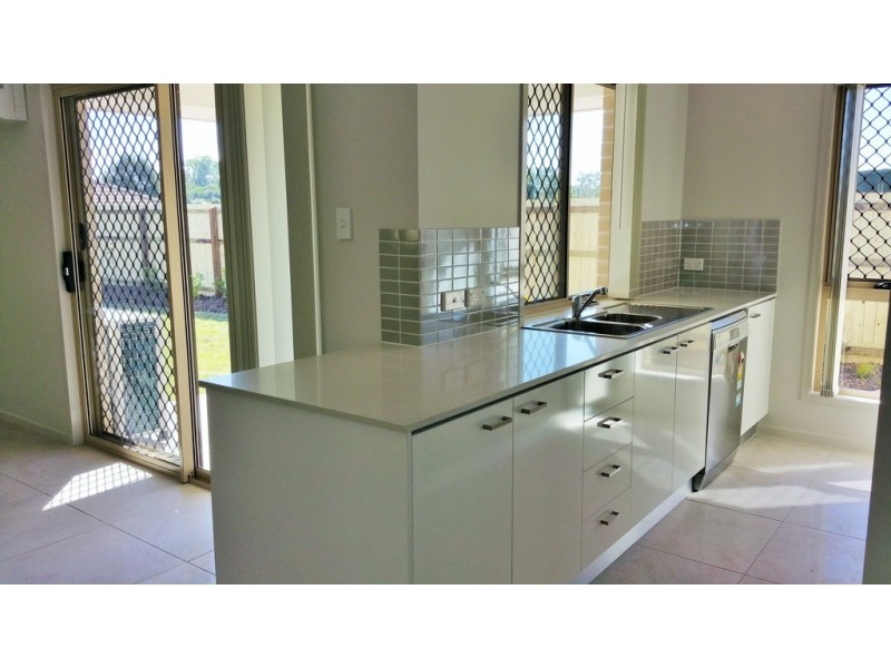 4 Nelson Court, Morayfield QLD 4506