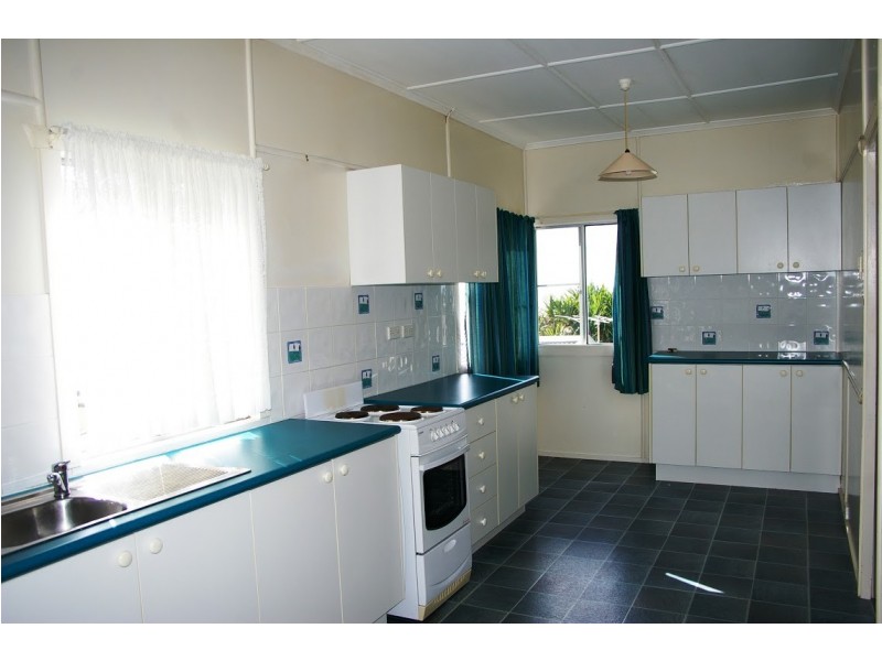 17 Biggs Avenue, Beachmere QLD 4510