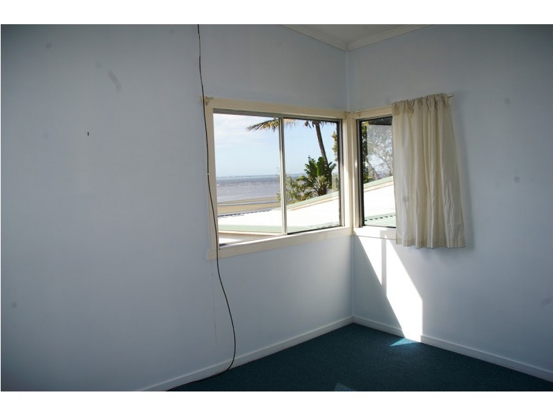 17 Biggs Avenue, Beachmere QLD 4510