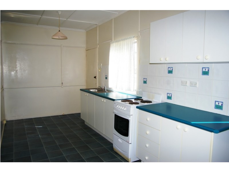 17 Biggs Avenue, Beachmere QLD 4510