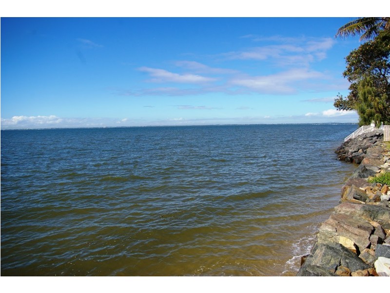 17 Biggs Avenue, Beachmere QLD 4510