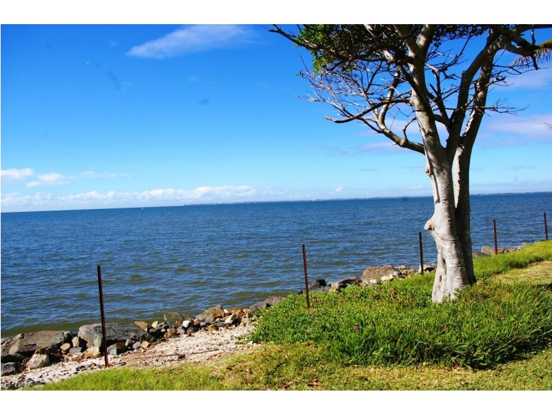 17 Biggs Avenue, Beachmere QLD 4510