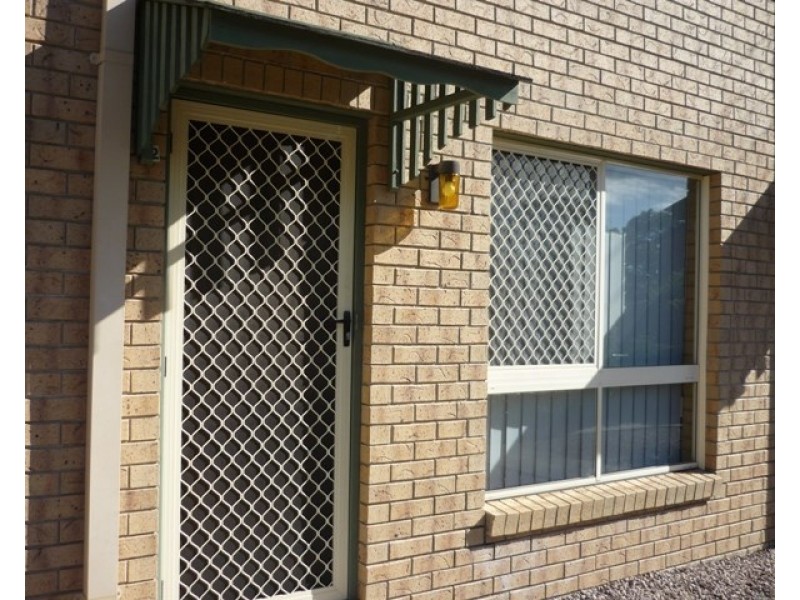 Unit 4/53 Lower King Street, Caboolture QLD 4510