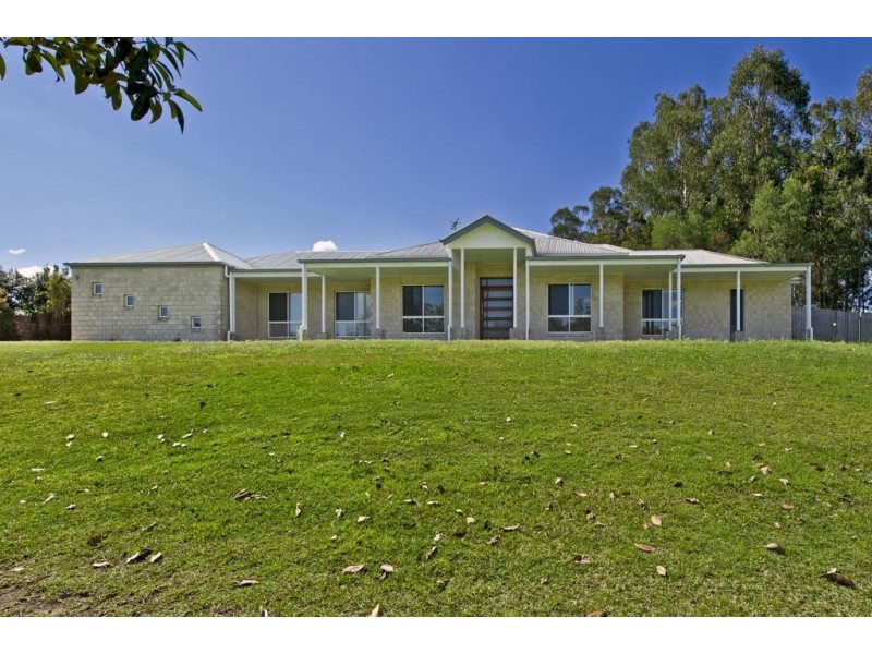 39 Allan Avenue, Glass House Mountains QLD 4518