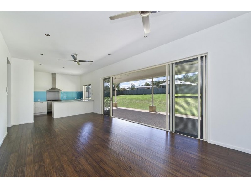 39 Allan Avenue, Glass House Mountains QLD 4518