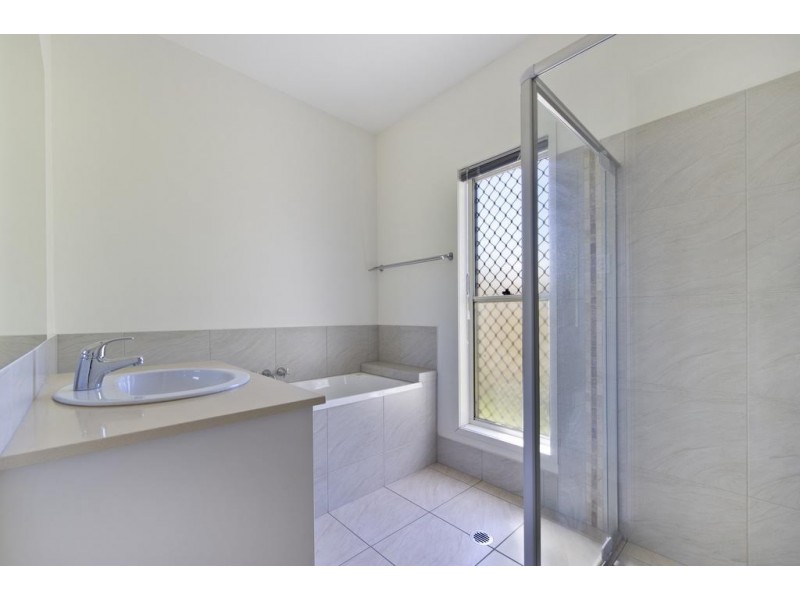 39 Allan Avenue, Glass House Mountains QLD 4518