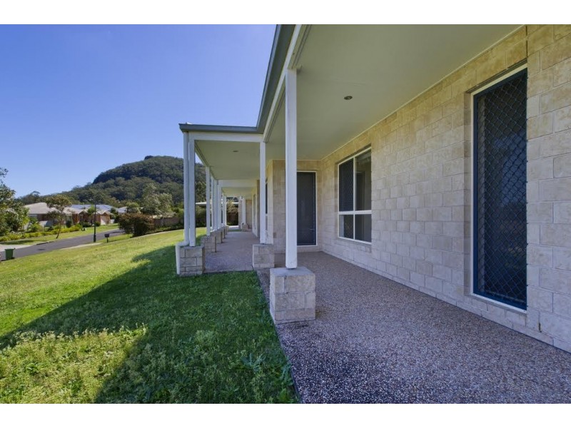 39 Allan Avenue, Glass House Mountains QLD 4518