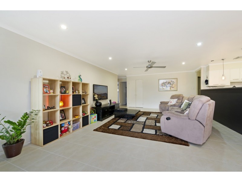 19 Franzin Drive, Cashmere QLD 4500