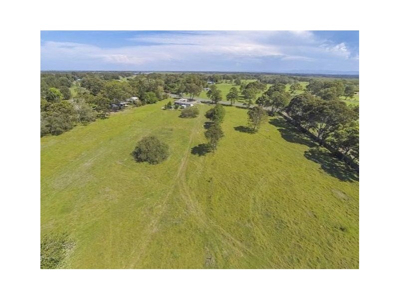 650 Beachmere Road, Beachmere QLD 4510