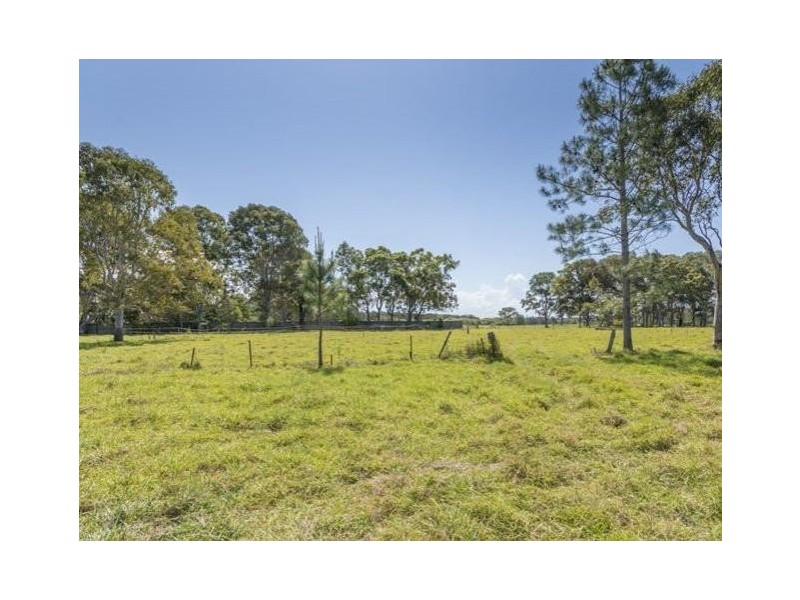 650 Beachmere Road, Beachmere QLD 4510
