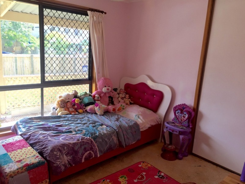 16 Gillian Street, Beachmere QLD 4510