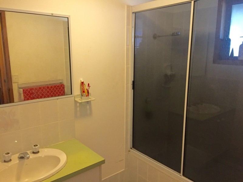 16 Gillian Street, Beachmere QLD 4510