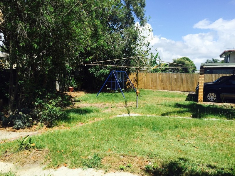 16 Gillian Street, Beachmere QLD 4510