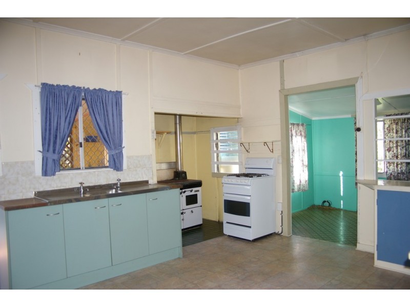 658 Beachmere Road, Beachmere QLD 4510