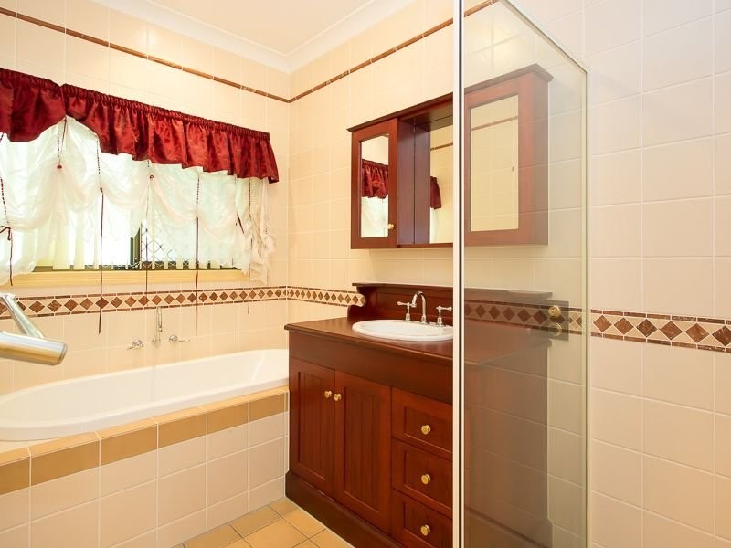 136 Uhlmann Rd, Burpengary QLD 4505