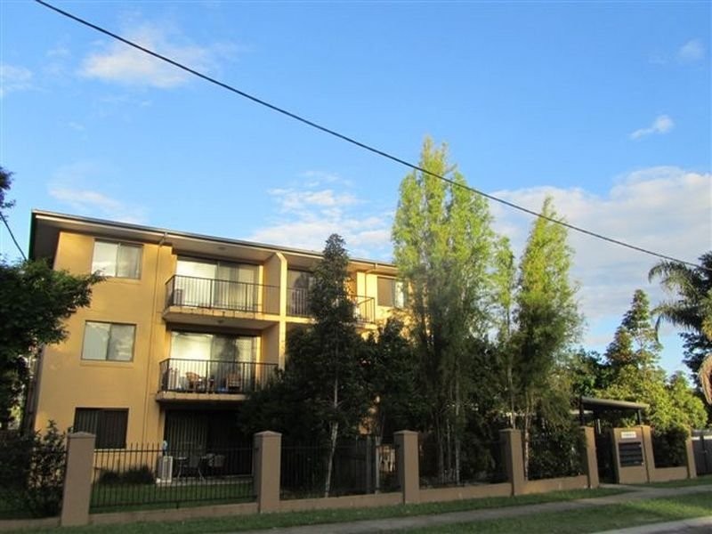 Unit 1/3-5 Short St, Caboolture QLD 4510