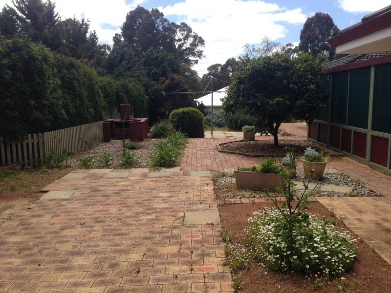 11 Nichol, Mundaring WA 6073