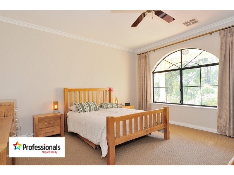 400 Traylen Road, Stoneville WA 6081