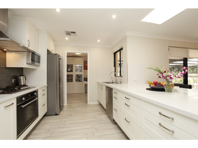 9 Gilfellon Road, Stoneville WA 6081