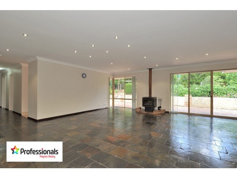 1020 Thomas Road, Glen Forrest WA 6071