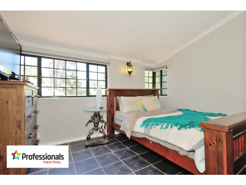 5 Bowen Place, Stoneville WA 6081